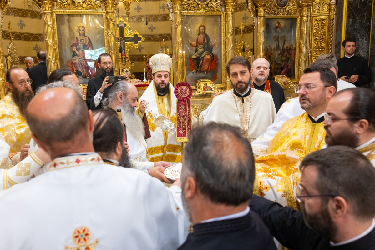 Revedere după 25 de ani a absolvenților teologi bucureșteni 374089
