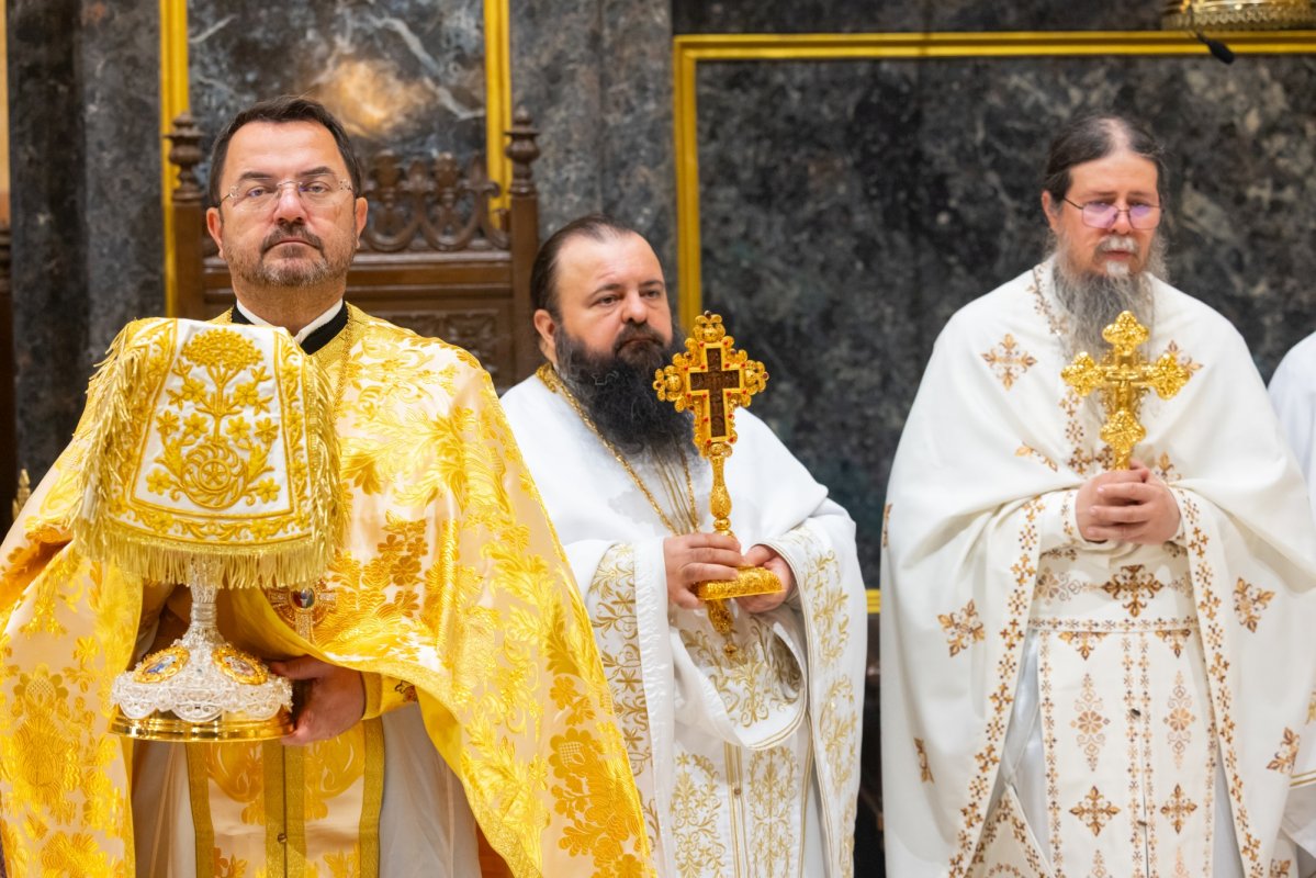 Revedere după 25 de ani a absolvenților teologi bucureșteni 374092