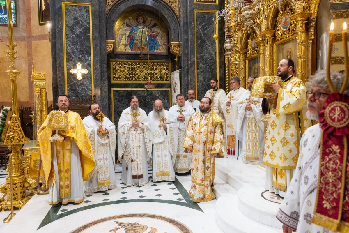 Revedere după 25 de ani a absolvenților teologi bucureșteni 374094