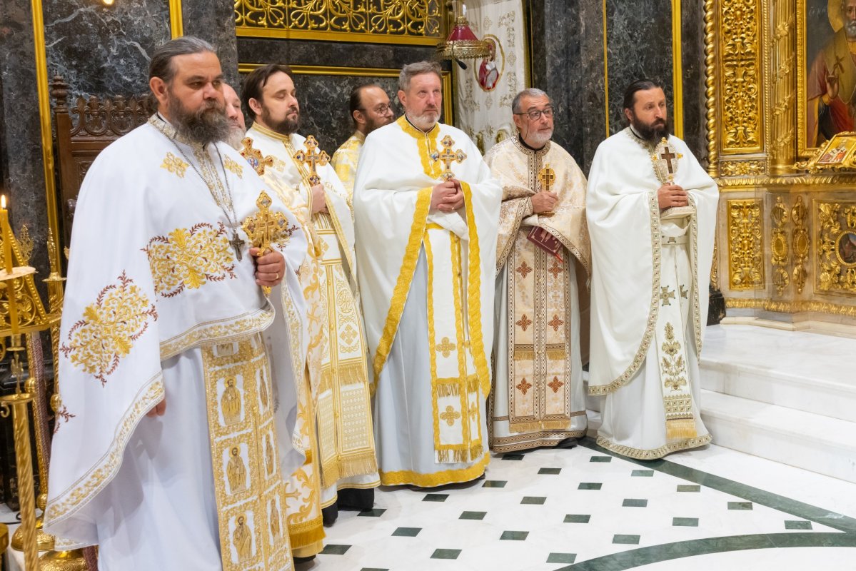 Revedere după 25 de ani a absolvenților teologi bucureșteni 374098