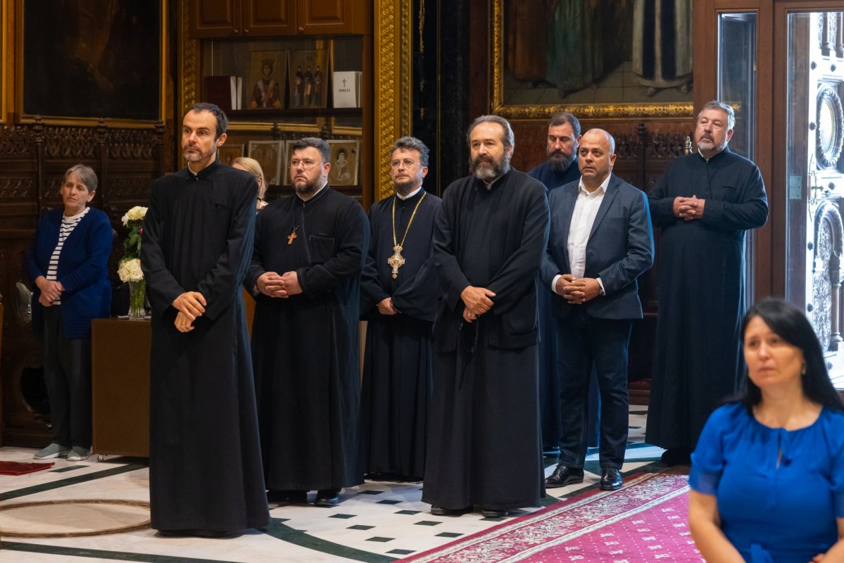 Revedere după 25 de ani a absolvenților teologi bucureșteni 374099