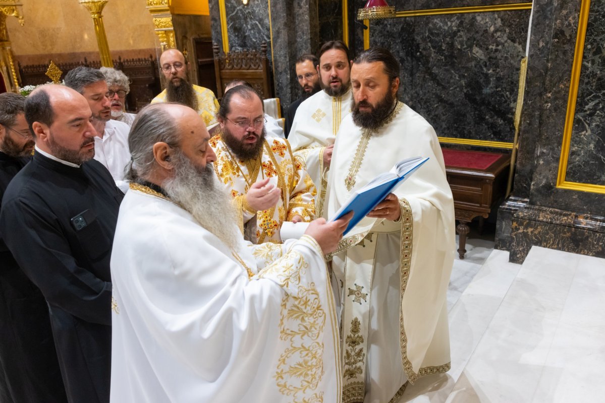 Revedere după 25 de ani a absolvenților teologi bucureșteni 374100