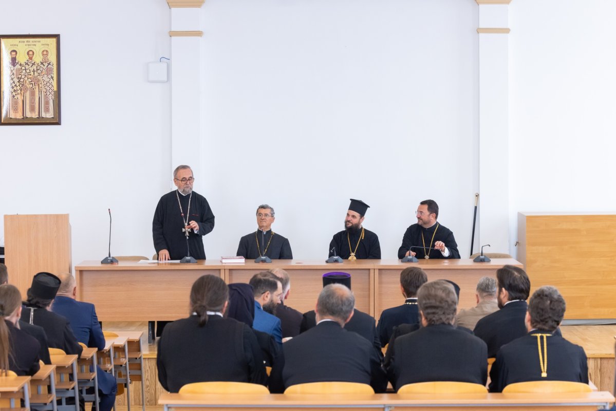 Revedere după 25 de ani a absolvenților teologi bucureșteni 374110