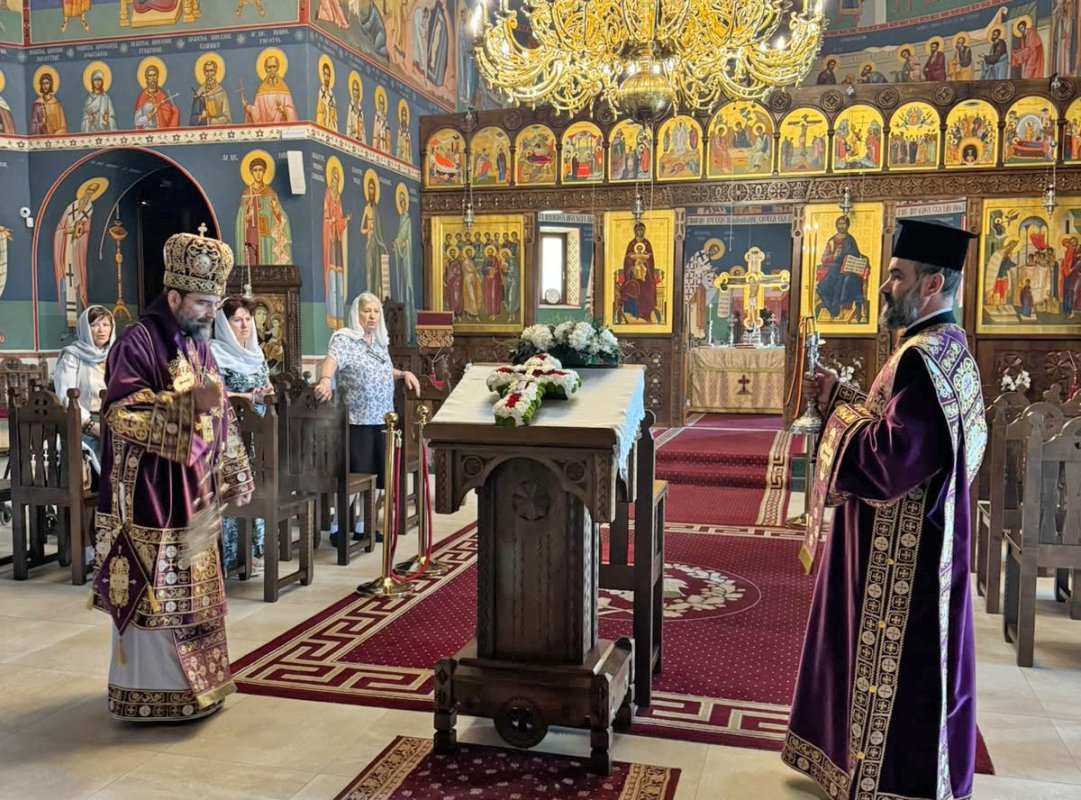 Sărbătoarea Înălțării Sfintei Cruci la Catedrala Episcopală din Madrid 374169