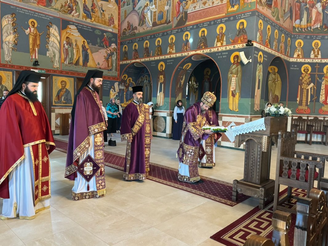 Sărbătoarea Înălțării Sfintei Cruci la Catedrala Episcopală din Madrid 374170