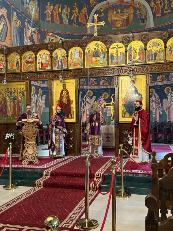 Sărbătoarea Înălțării Sfintei Cruci la Catedrala Episcopală din Madrid 374171