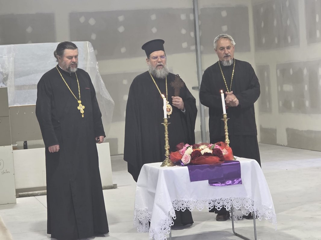 Slujire arhierească într‑o parohie românească din Noua Zeelandă 374166