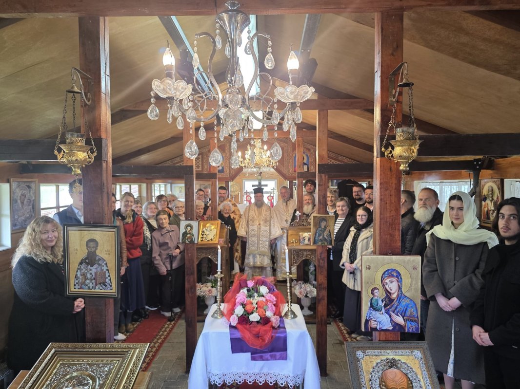Slujire arhierească într‑o parohie românească din Noua Zeelandă 374167