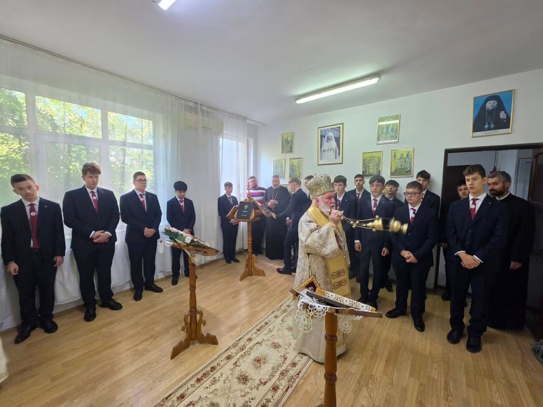Binecuvântare arhierească pentru elevi seminariști și preșcolari din Tulcea 374263