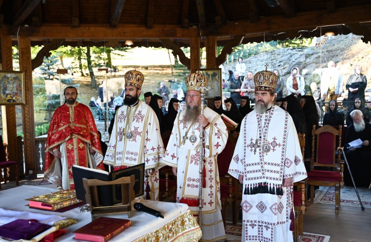 Praznicul Înălțării Sfintei Cruci, hram la Mănăstirea Prislop 374229