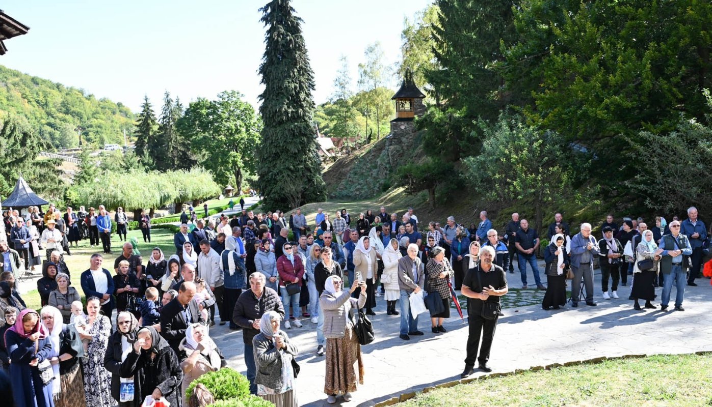 Praznicul Înălțării Sfintei Cruci, hram la Mănăstirea Prislop 374231