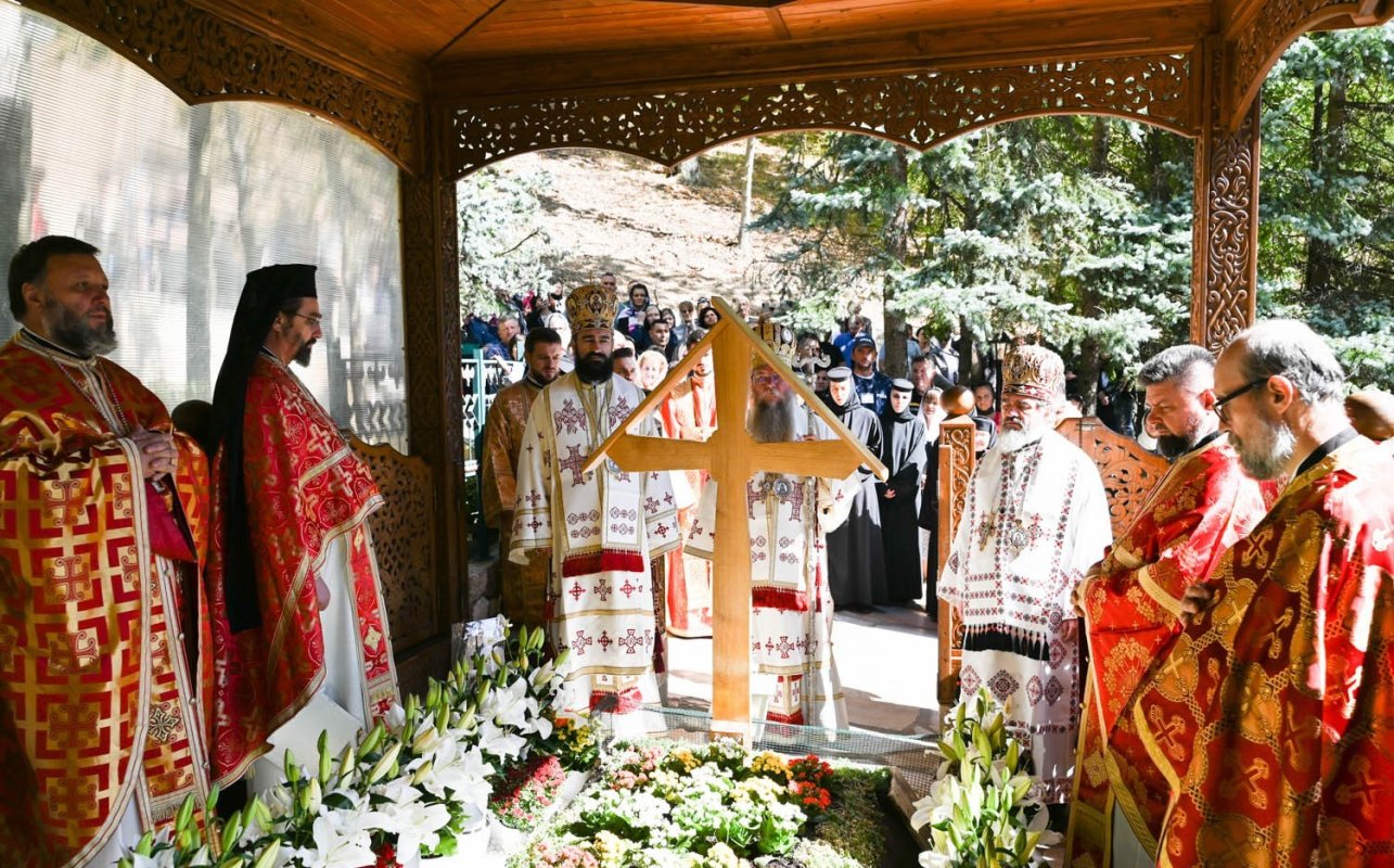 Praznicul Înălțării Sfintei Cruci, hram la Mănăstirea Prislop 374233