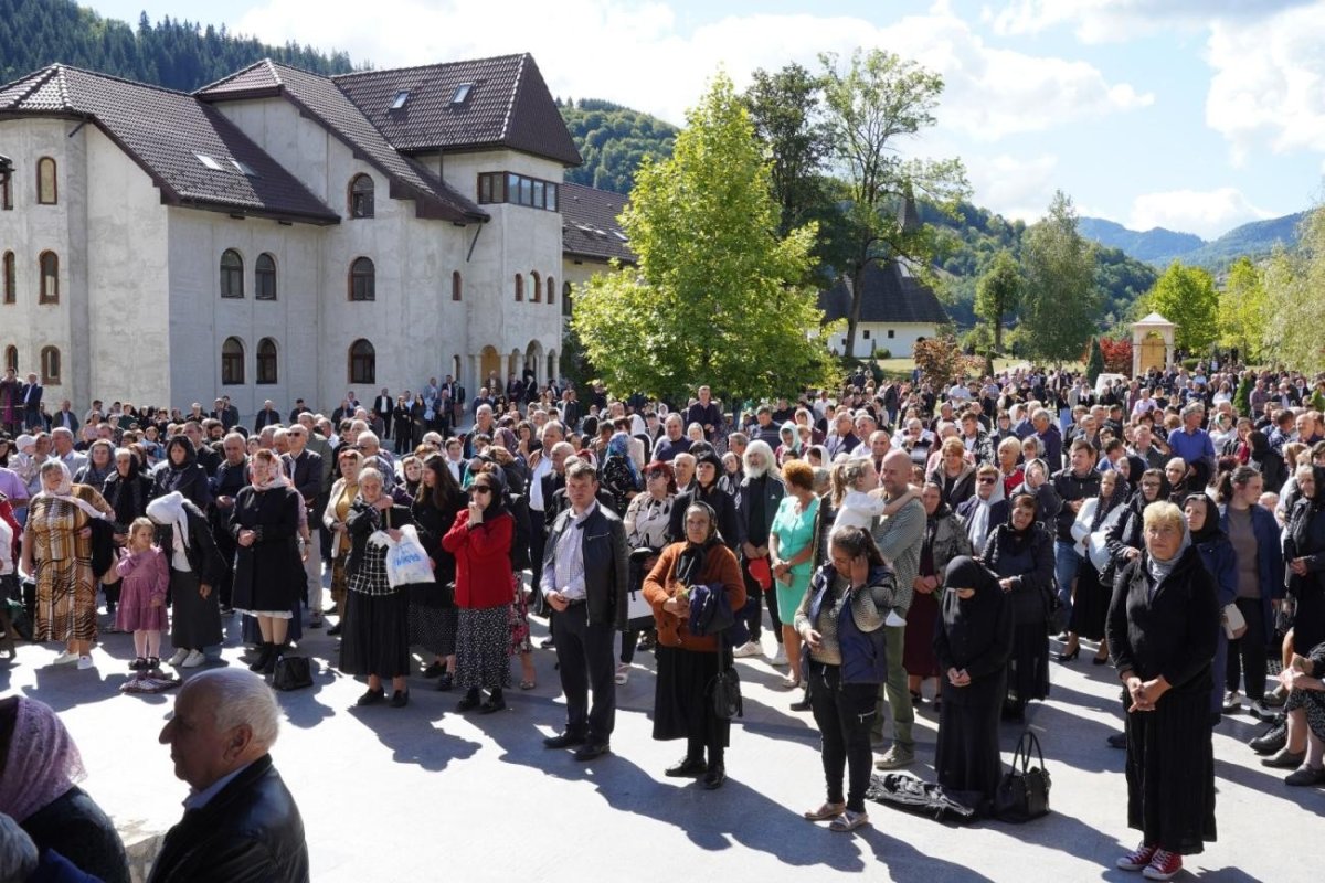 Slujiri arhiereşti în Arhiepiscopia Alba Iuliei 374216