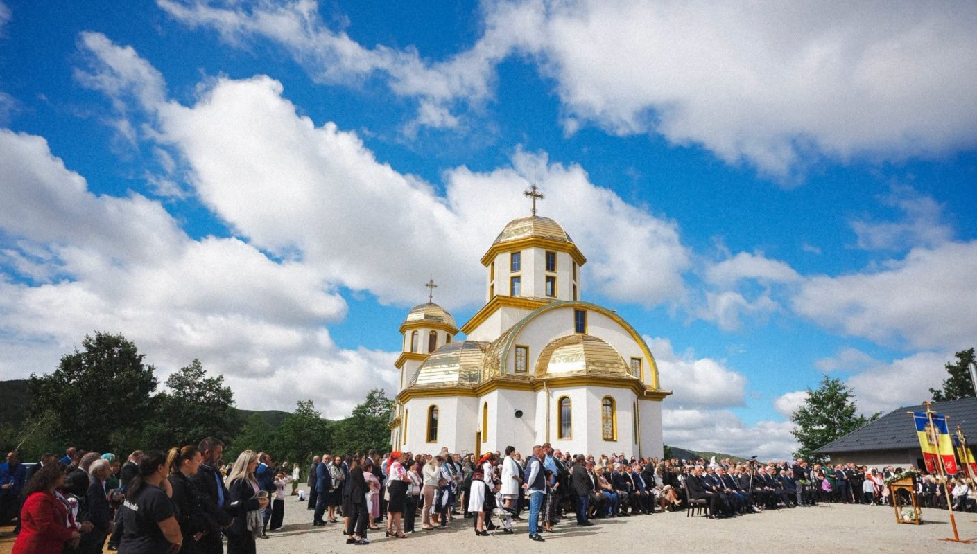 Preasfințitul Părinte Benedict a târnosit biserica din Parohia Preoteasa, Sălaj 374325