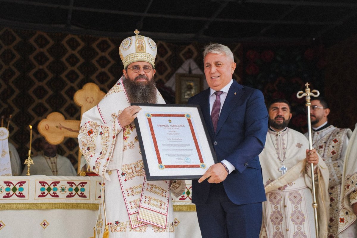 Preasfințitul Părinte Benedict a târnosit biserica din Parohia Preoteasa, Sălaj 374330