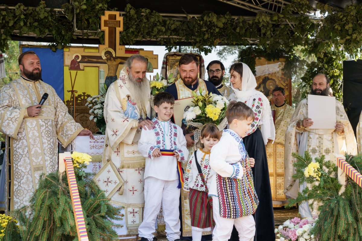 Biserica Parohiei „Înălțarea Domnului” Loturi Enescu, Dorohoi, a fost sfințită 374575