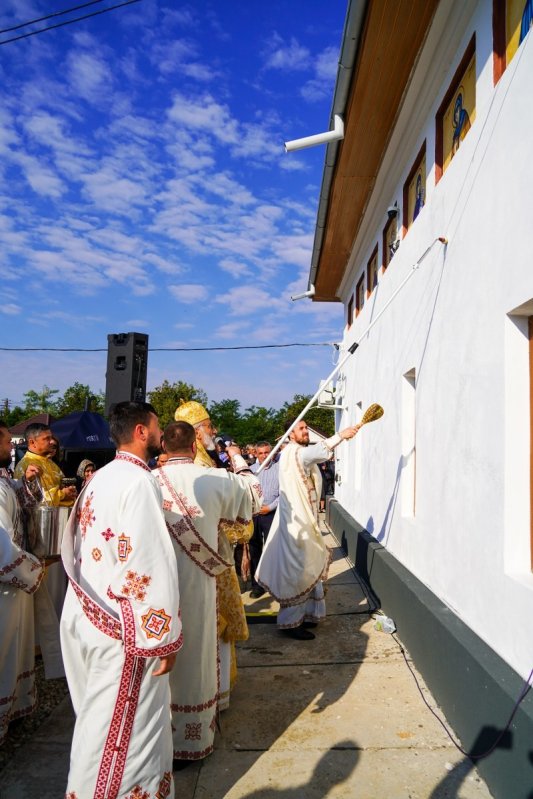 Biserica Parohiei Baloteasca din Argeş a fost sfințită 374612