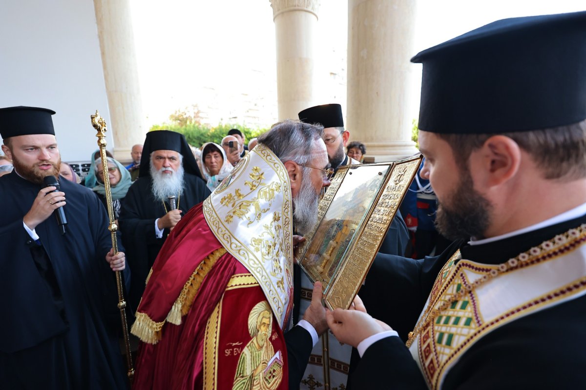 Credincioşii vrânceni se închină Cinstitului lemn al Sfintei Cruci 374614