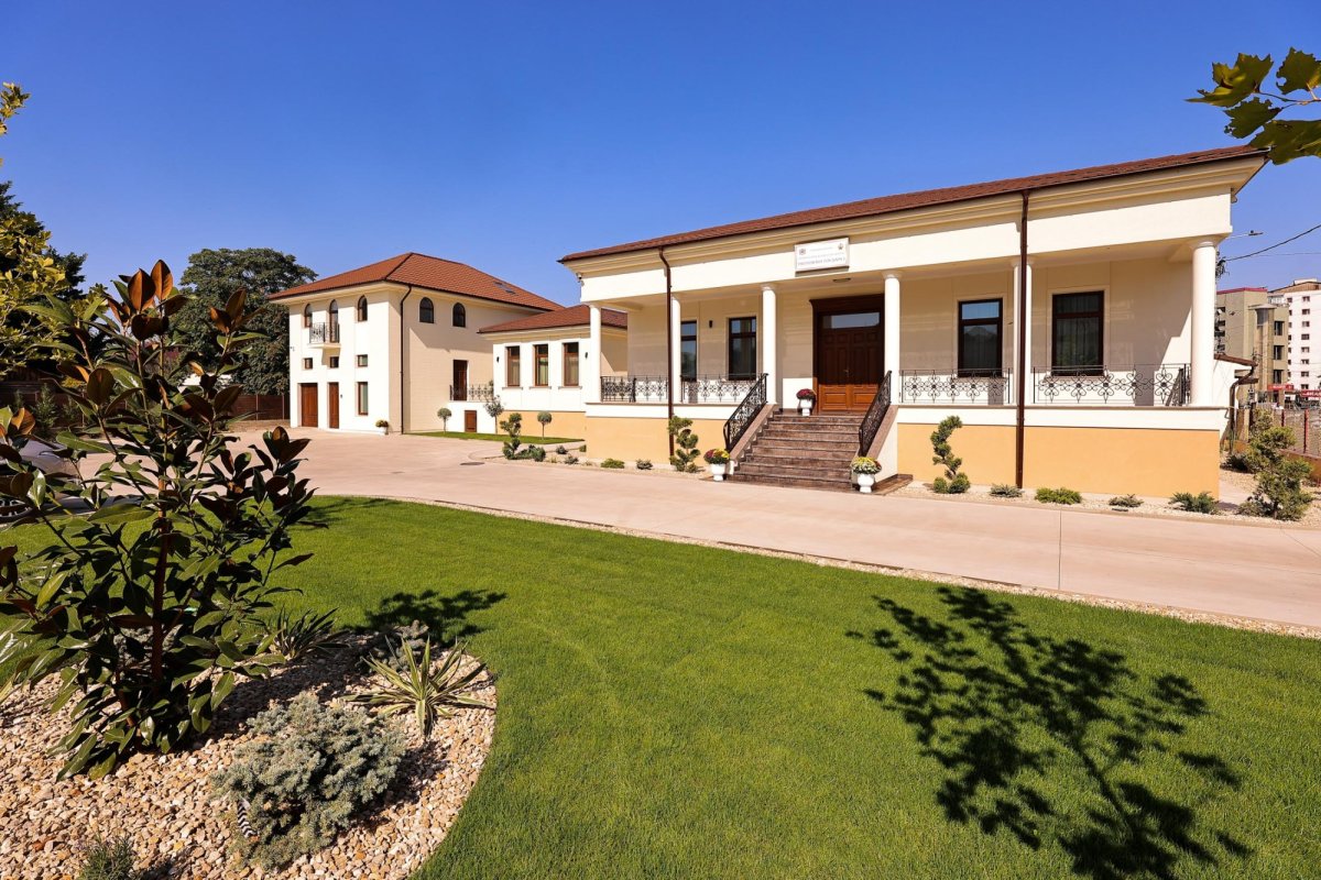 Credincioşii vrânceni se închină Cinstitului lemn al Sfintei Cruci 374616