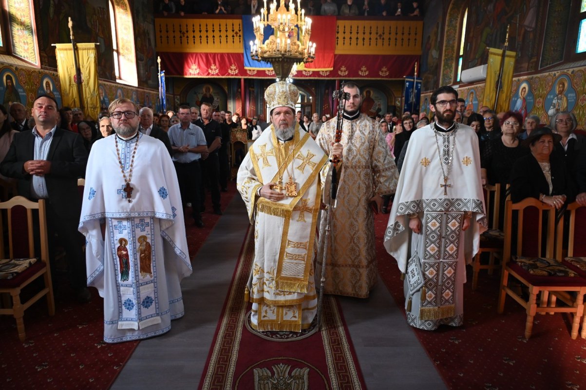 Binecuvântare arhierească la Cociuba Mare, în Episcopia Oradiei 374666