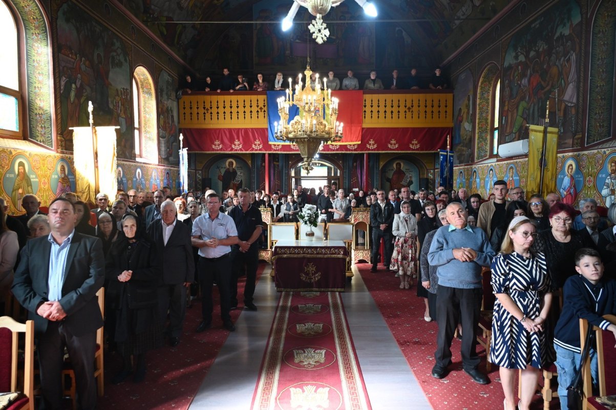 Binecuvântare arhierească la Cociuba Mare, în Episcopia Oradiei 374668