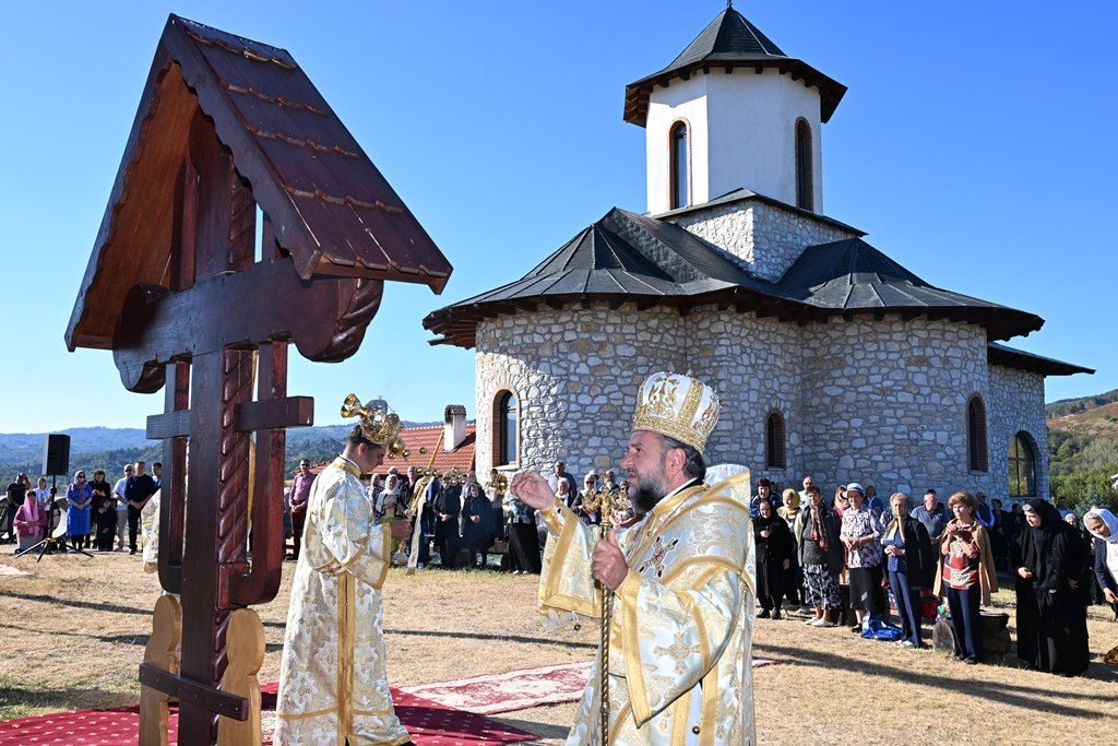 Binecuvântare arhierească la Mănăstirea Petroșnița din Banat 374687