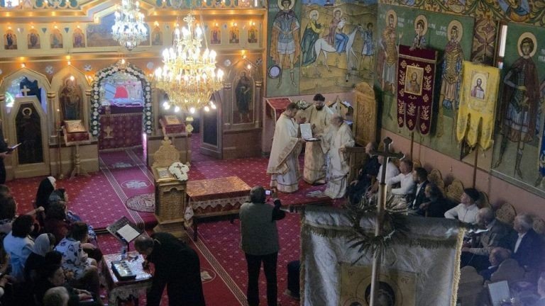Înnoire la biserica Parohiei Păiușeni din judeţul Arad 374704