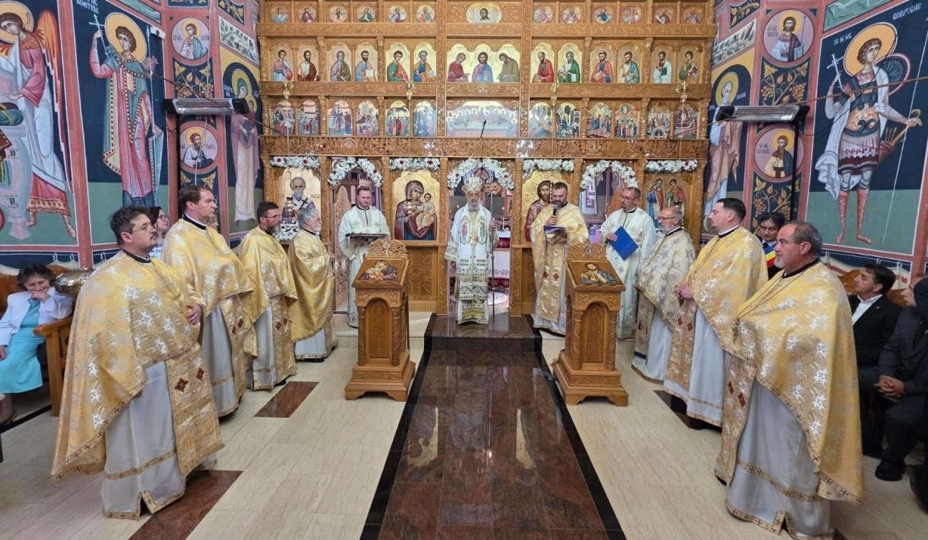 Slujba de târnosire a bisericii din Parohia Alba Iulia - Dealul Furcilor 374660
