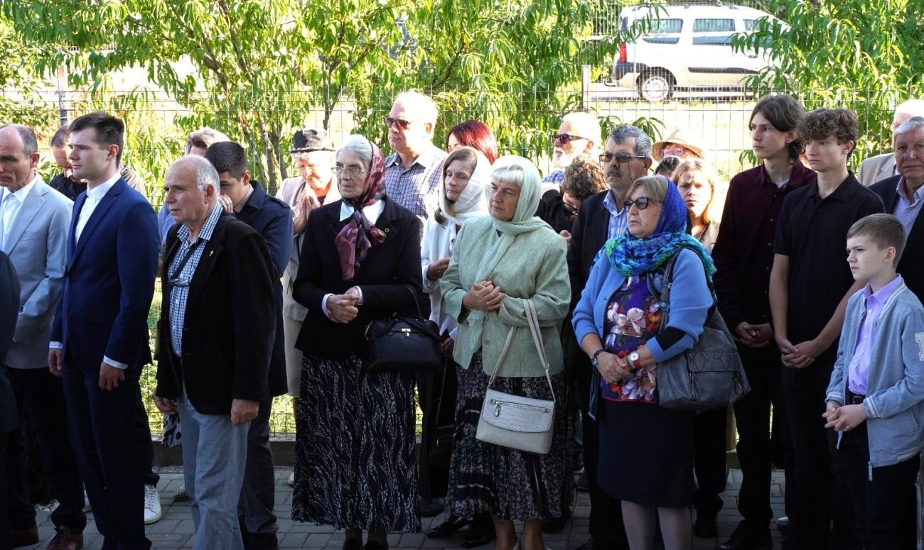 Slujba de târnosire a bisericii din Parohia Alba Iulia - Dealul Furcilor 374665