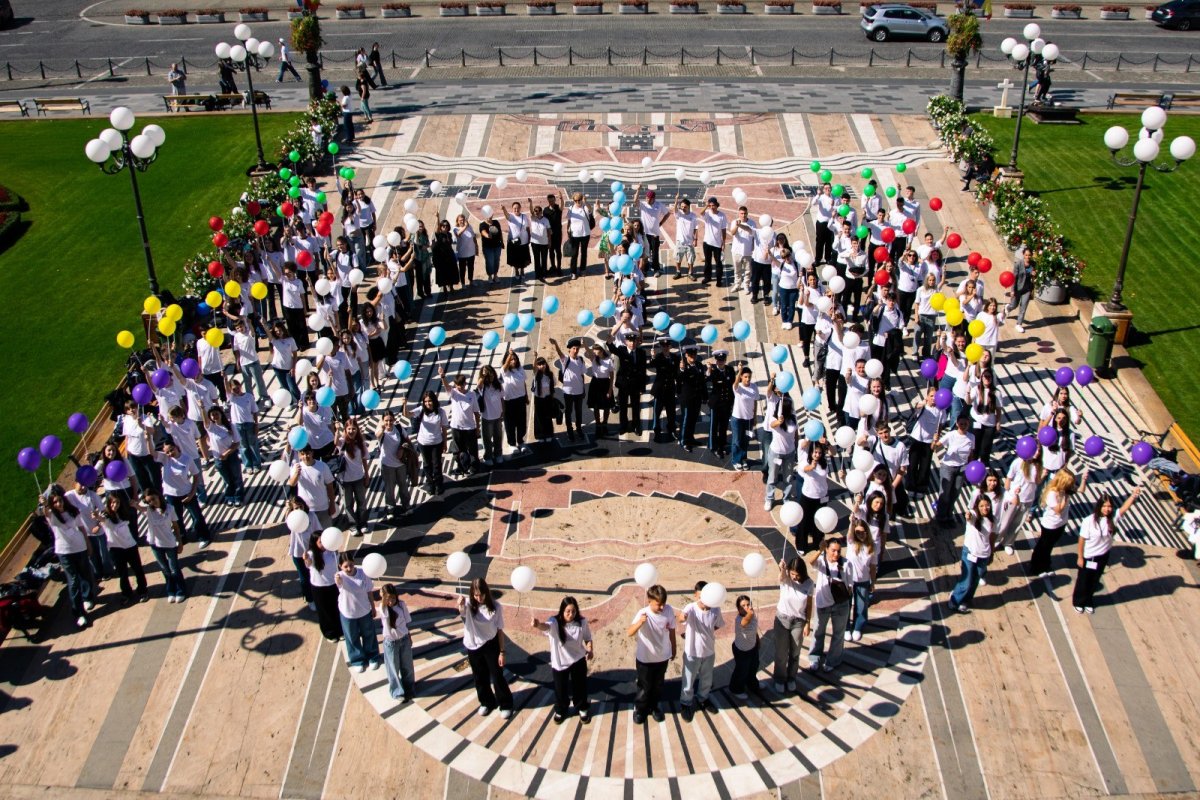 Elevi ai Liceului Ortodox din Oradea la Festivalul Național Francofon „Jeunes voix pour la paix” 374774