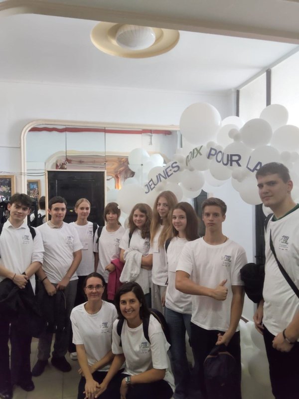 Elevi ai Liceului Ortodox din Oradea la Festivalul Național Francofon „Jeunes voix pour la paix” 374778