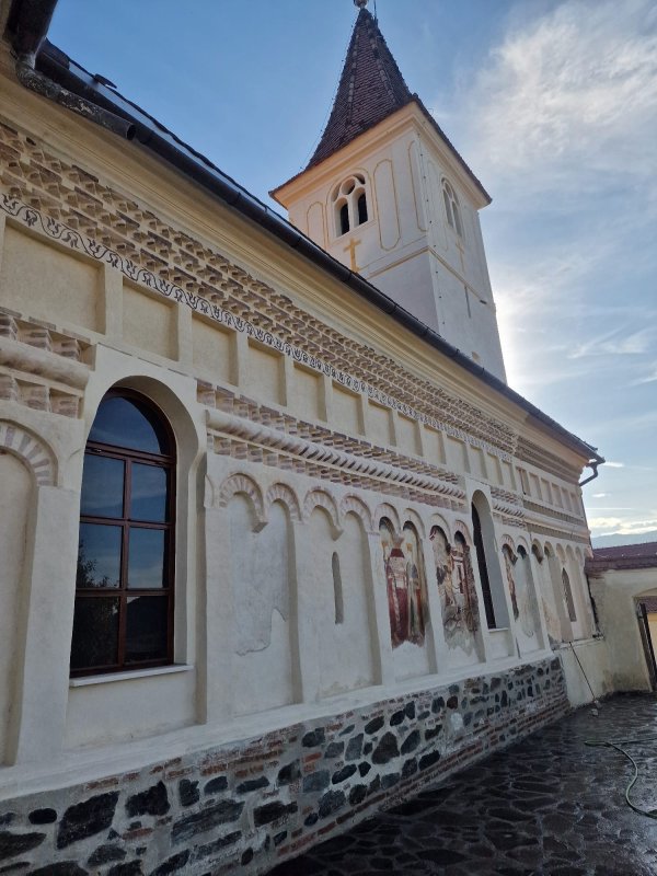 O nouă etapă de restaurare a bisericii din Turnu Roșu a fost finalizată 374850