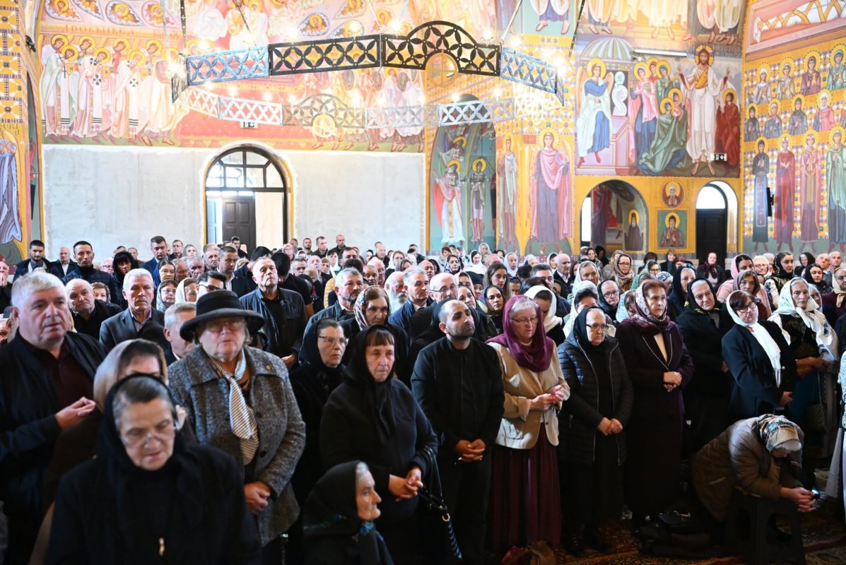 Hramul Așezământului pentru copii orfani din Dorolea 374994
