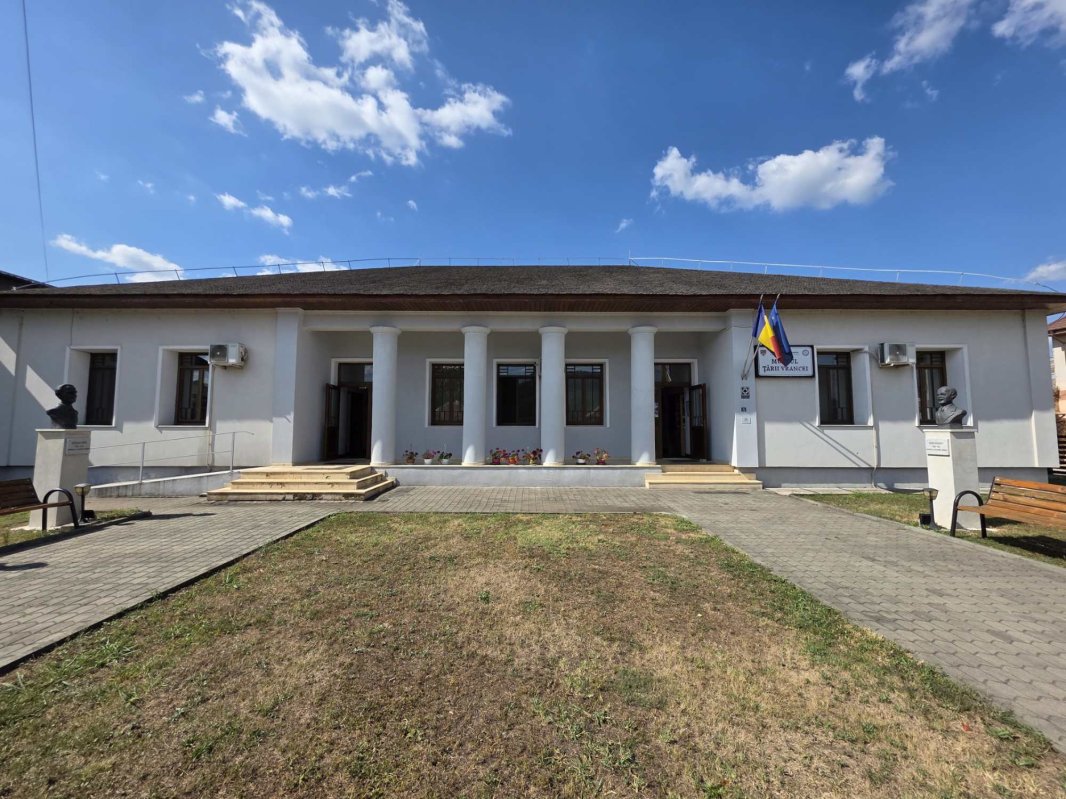 Salvatori ai patrimoniului din Țara Vrancei 374466
