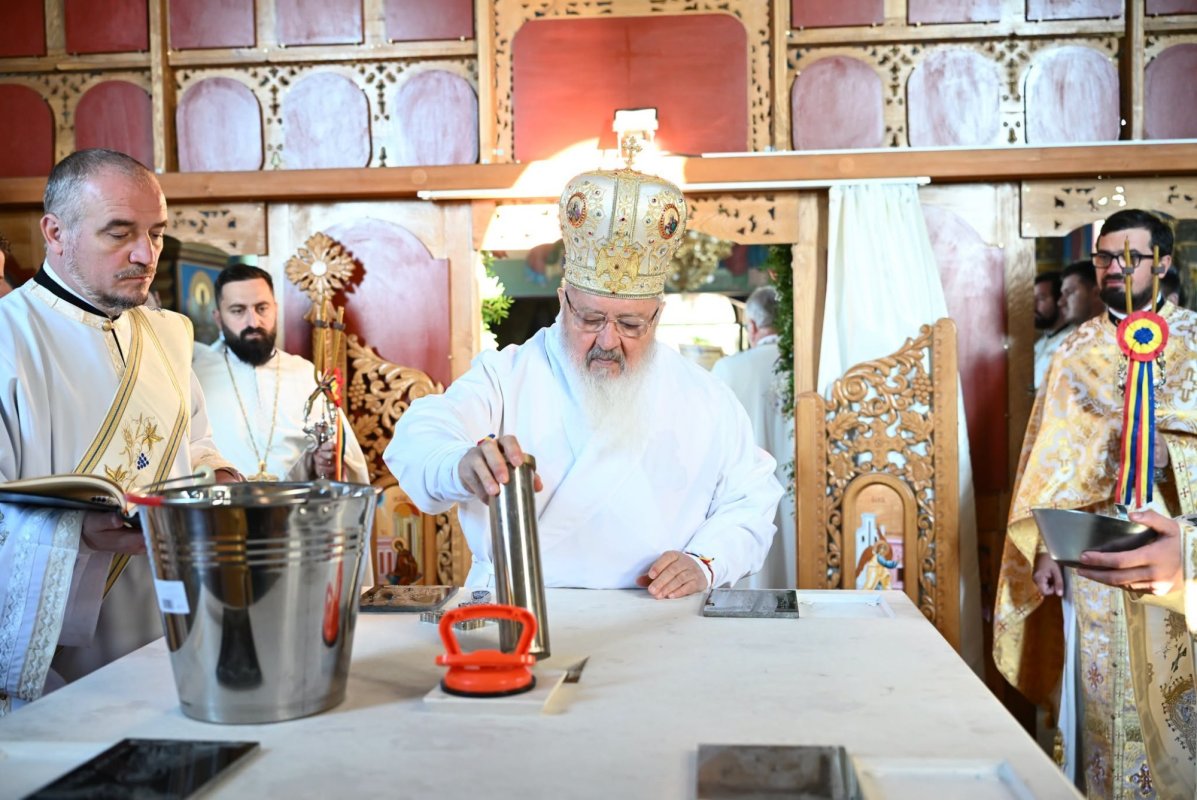 Binecuvântare arhierească în comunitatea din Posmuş, Bistriţa-Năsăud 375106