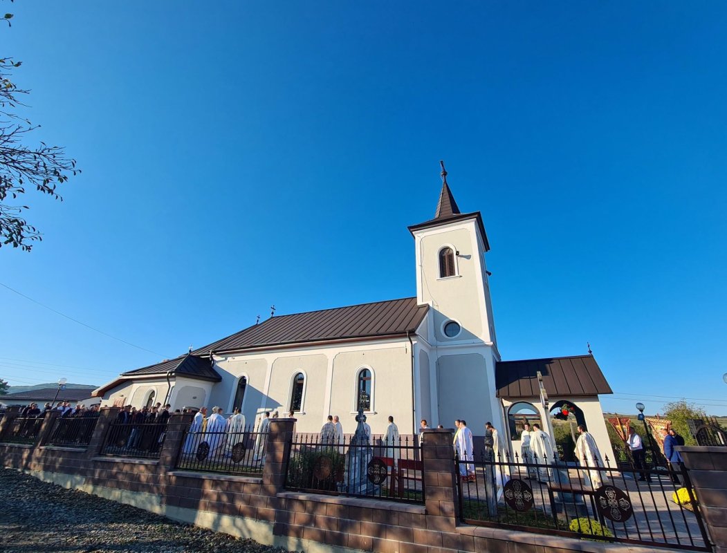Binecuvântare arhierească în comunitatea din Posmuş, Bistriţa-Năsăud 375107