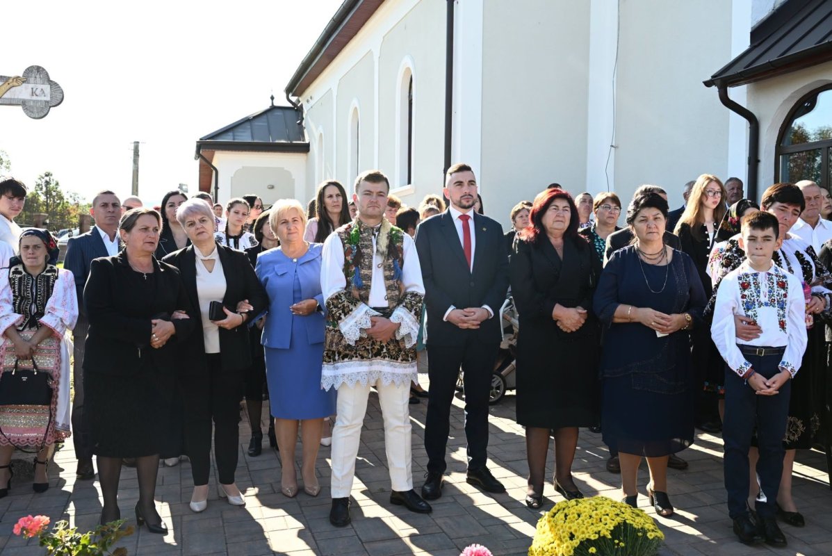 Binecuvântare arhierească în comunitatea din Posmuş, Bistriţa-Năsăud 375108