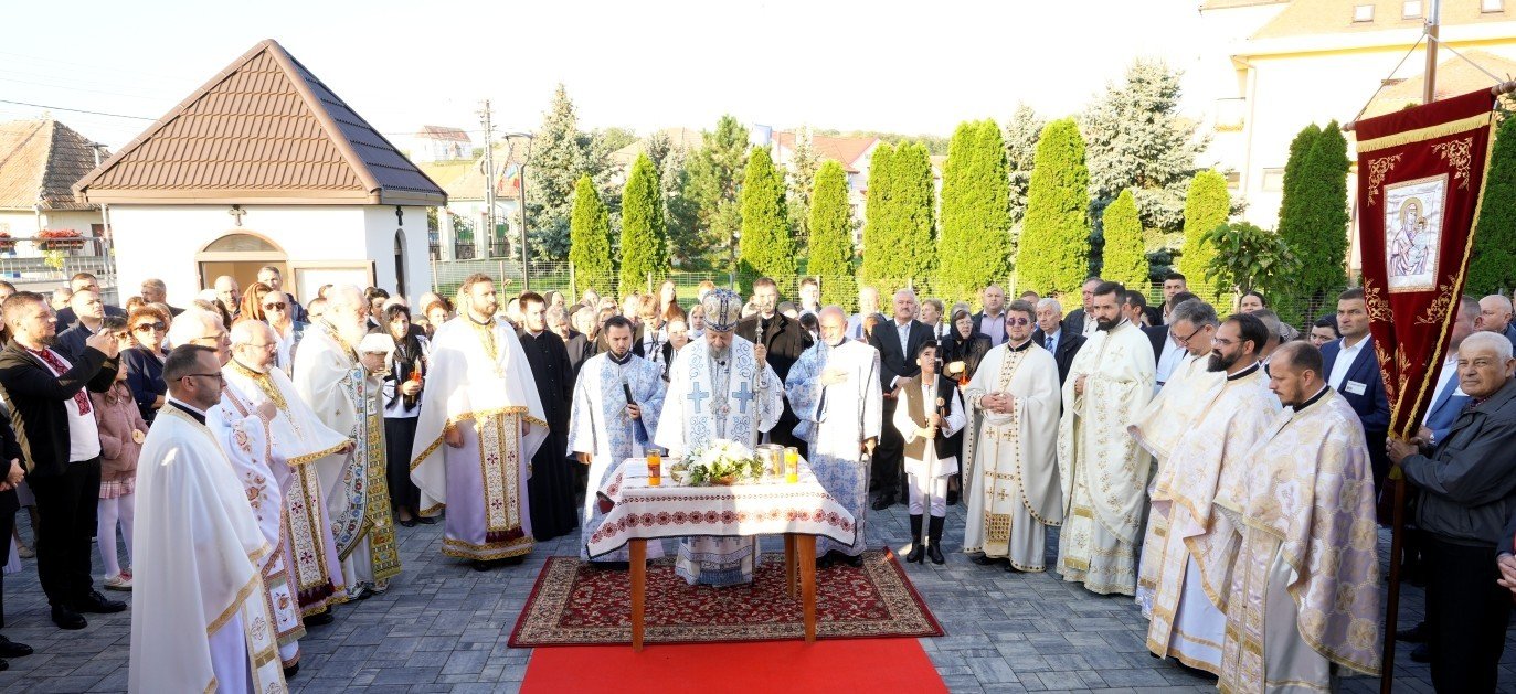Noua biserică din Păuca, judeţul Sibiu, a fost târnosită 375096
