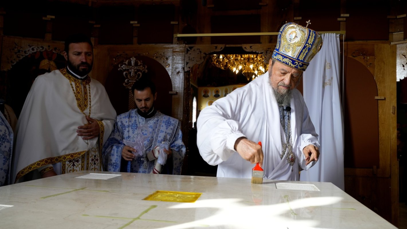 Noua biserică din Păuca, judeţul Sibiu, a fost târnosită 375098