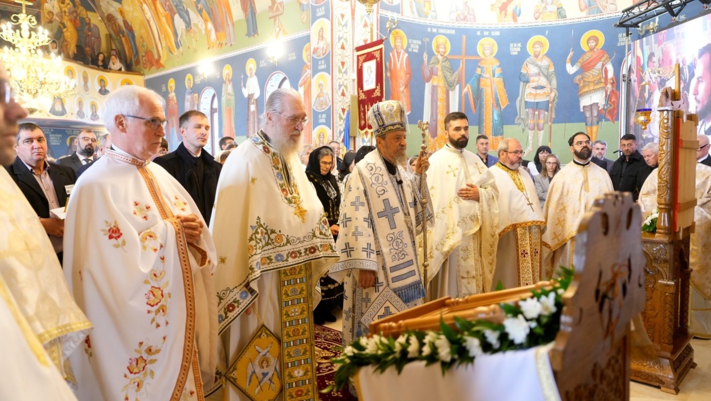 Noua biserică din Păuca, judeţul Sibiu, a fost târnosită 375100