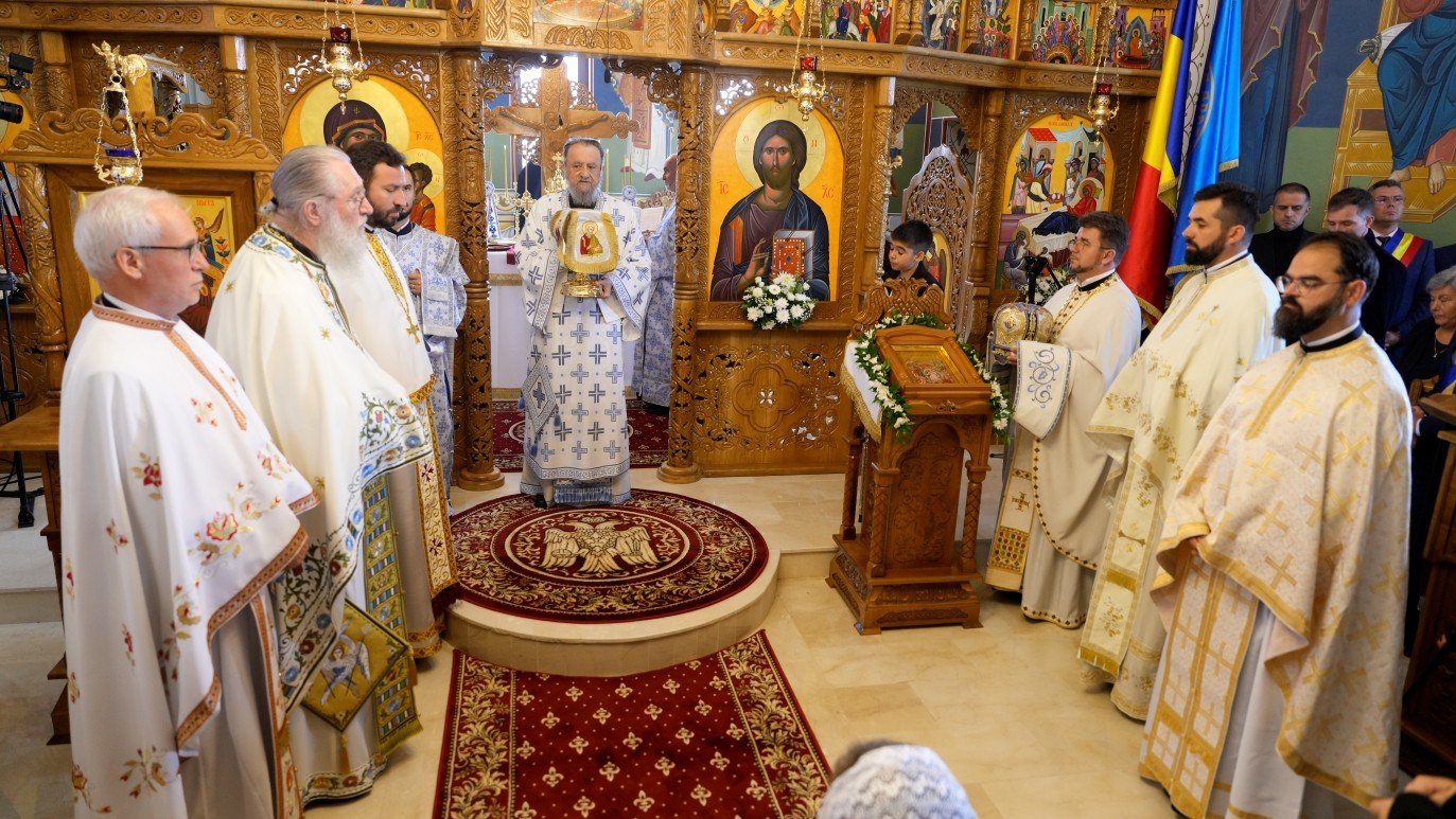 Noua biserică din Păuca, judeţul Sibiu, a fost târnosită 375101