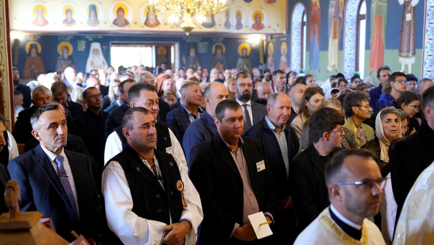 Noua biserică din Păuca, judeţul Sibiu, a fost târnosită 375102