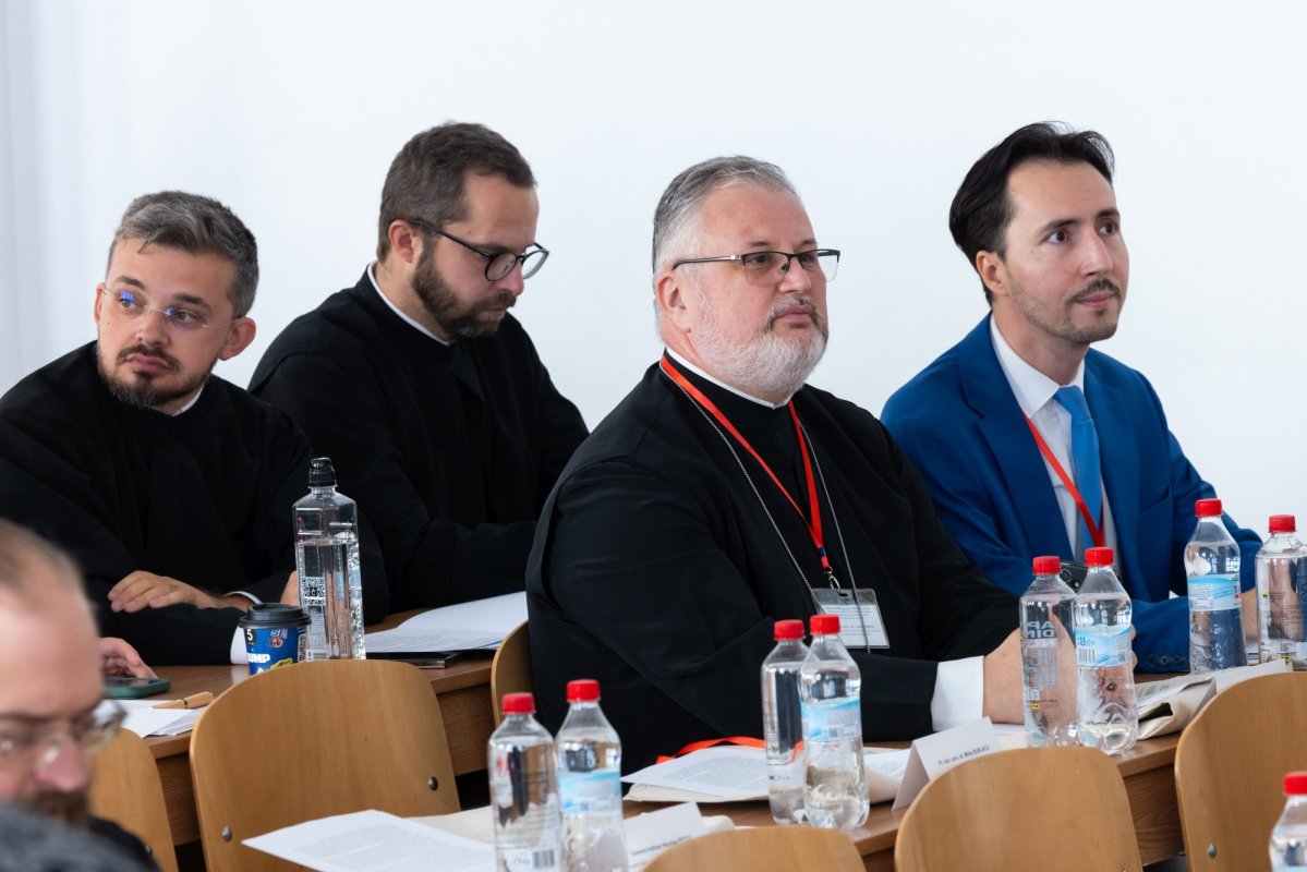 Simpozionul Internațional de Misiologie Ortodoxă la București 375145
