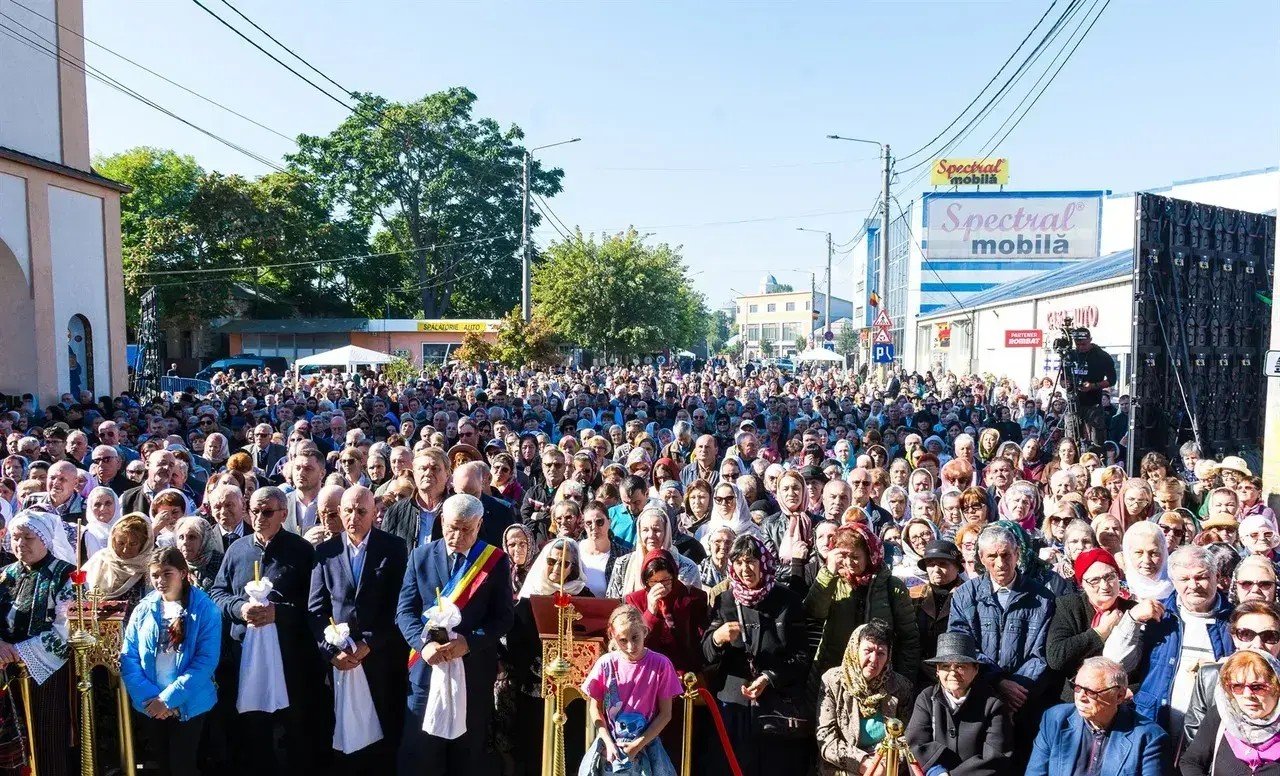 Biserica „Sfântul Gheorghe” din Bârlad a fost resfințită după restaurare 375195
