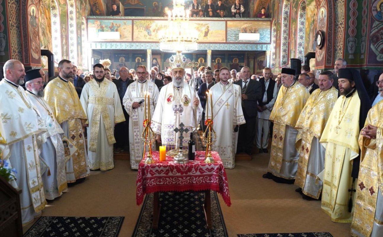 Episcopul Ioan Mihălțan, omagiat la împlinirea a 100 de ani de la naștere 375186
