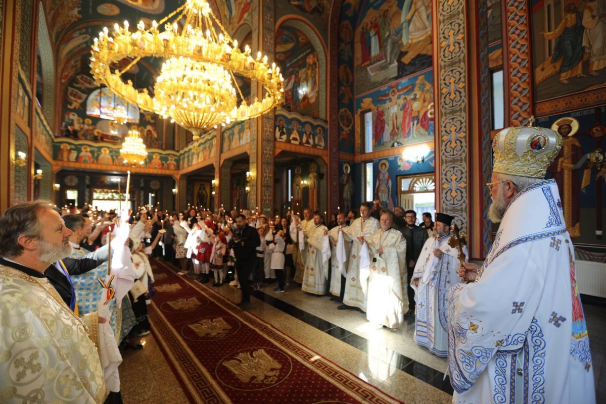 Biserica „Naşterea Maicii Domnului” a Parohiei I Cavnic a fost târnosită 375335