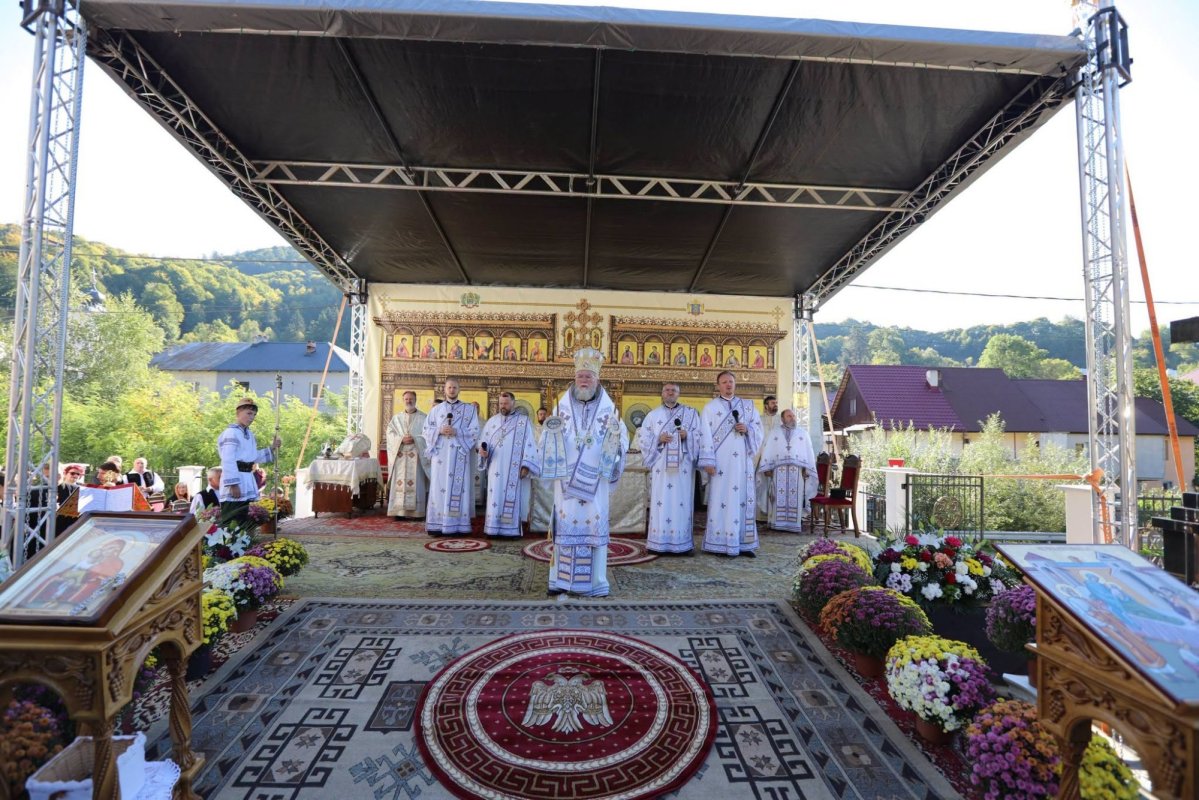 Biserica „Naşterea Maicii Domnului” a Parohiei I Cavnic a fost târnosită 375336