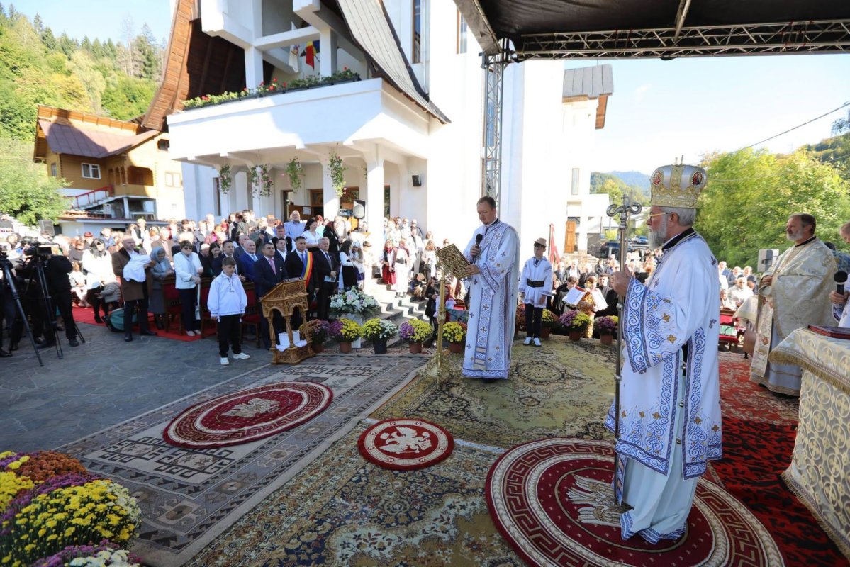 Biserica „Naşterea Maicii Domnului” a Parohiei I Cavnic a fost târnosită 375337