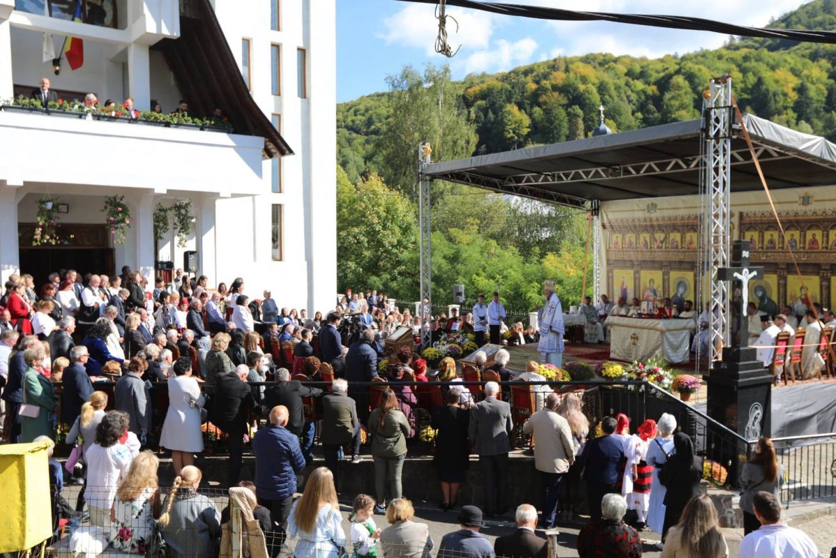 Biserica „Naşterea Maicii Domnului” a Parohiei I Cavnic a fost târnosită 375338