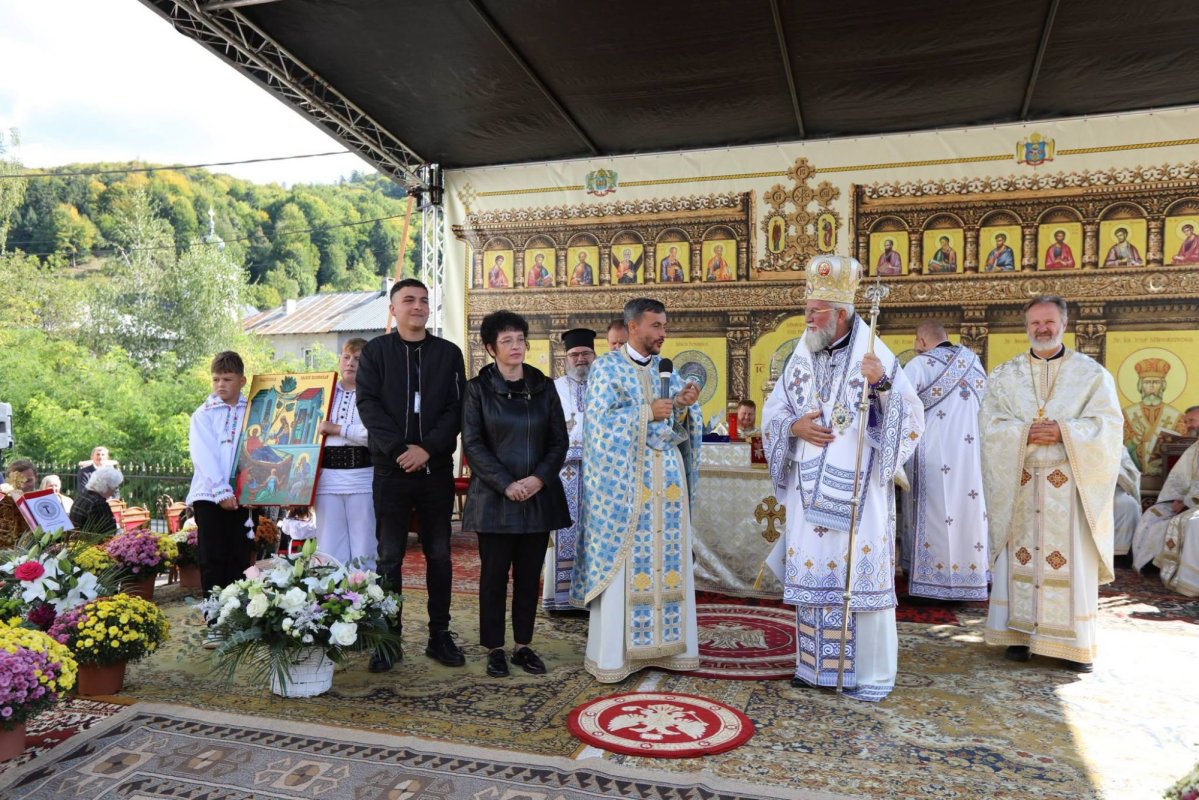 Biserica „Naşterea Maicii Domnului” a Parohiei I Cavnic a fost târnosită 375339